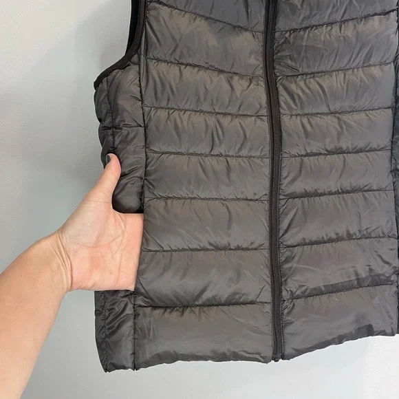 Uniqlo Women's Dark Choloclate Brown Quilted Puffer Down Vest Size Small Zip Up - Picture 4 of 8